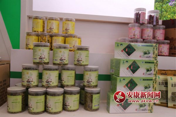 �hꎸ���ʳƷ&ldquo;����&rdquo;������ɞ鱊���ο͓�ُ(g��u)��&ldquo;���c(di��n)&rdquo;       ���� �z_meitu_17.jpg