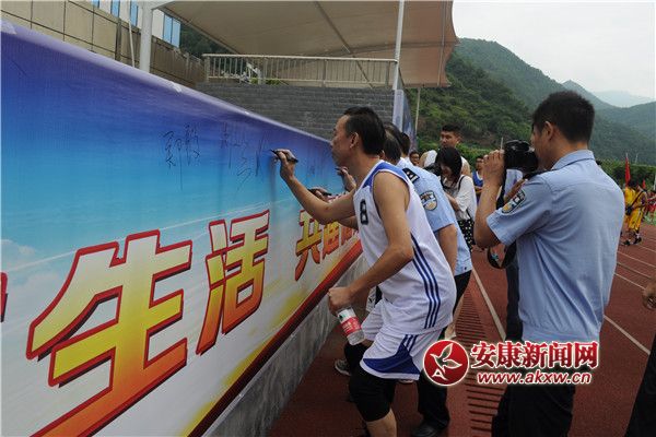 嵐皋舉辦“雙創(chuàng)杯”籃球賽 楊梅 攝 (2).jpg