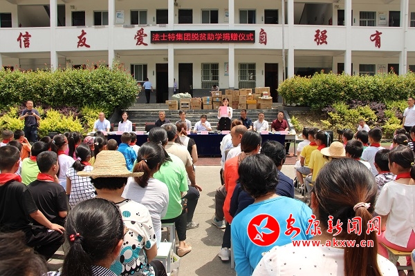 當(dāng)?shù)卣I(lǐng)導(dǎo)講話 劉仁平攝.jpg