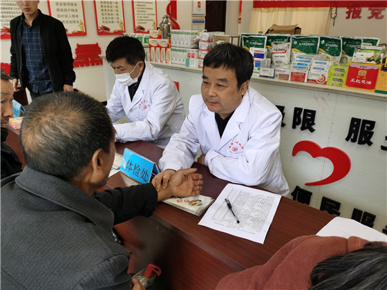 安康市中心血站聯(lián)合旬陽縣麻坪鎮(zhèn)衛(wèi)生院開展“義診進(jìn)基層便民送健康”義診活動