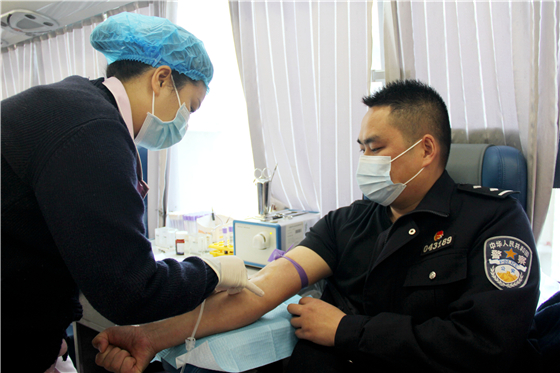 “讓愛暖冬”無償獻(xiàn)血活動(dòng)走進(jìn)白河縣中廠鎮(zhèn)同心社區(qū)