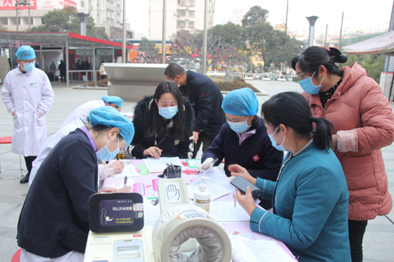 醫(yī)者仁心 大愛(ài)無(wú)疆 挽袖獻(xiàn)血 守護(hù)生命 ——安康市人民醫(yī)院開展冬季愛(ài)心獻(xiàn)血活動(dòng)