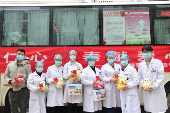 白衣天使獻(xiàn)熱血 眾志成城抗疫情