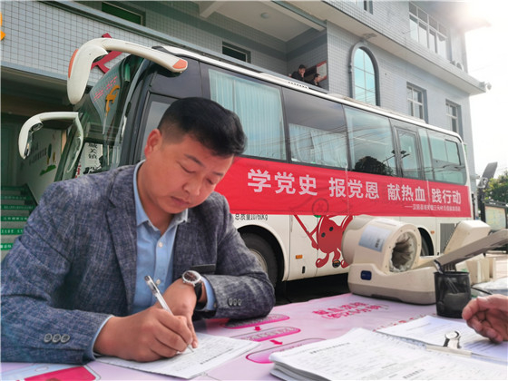獻(xiàn)血傳真情，為黨旗添光彩 ——三元村春季無償獻(xiàn)血活動(dòng)側(cè)記
