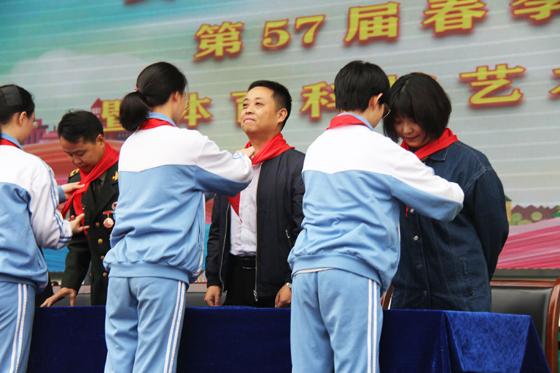 關(guān)心公益 感恩奉獻(xiàn) ——我站職工參加市一小春季運(yùn)動(dòng)會(huì)暨體育科技藝術(shù)節(jié)開幕式