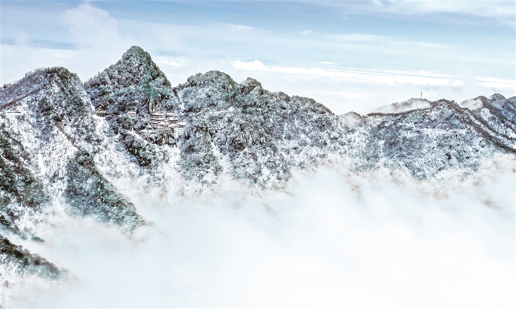 雪后南宮山 邱仕君 攝